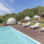 Glamping na wieczór panieński – pomysł, który podbije serca dziewczyn