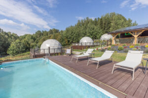 Glamping na wieczór panieński – pomysł, który podbije serca dziewczyn